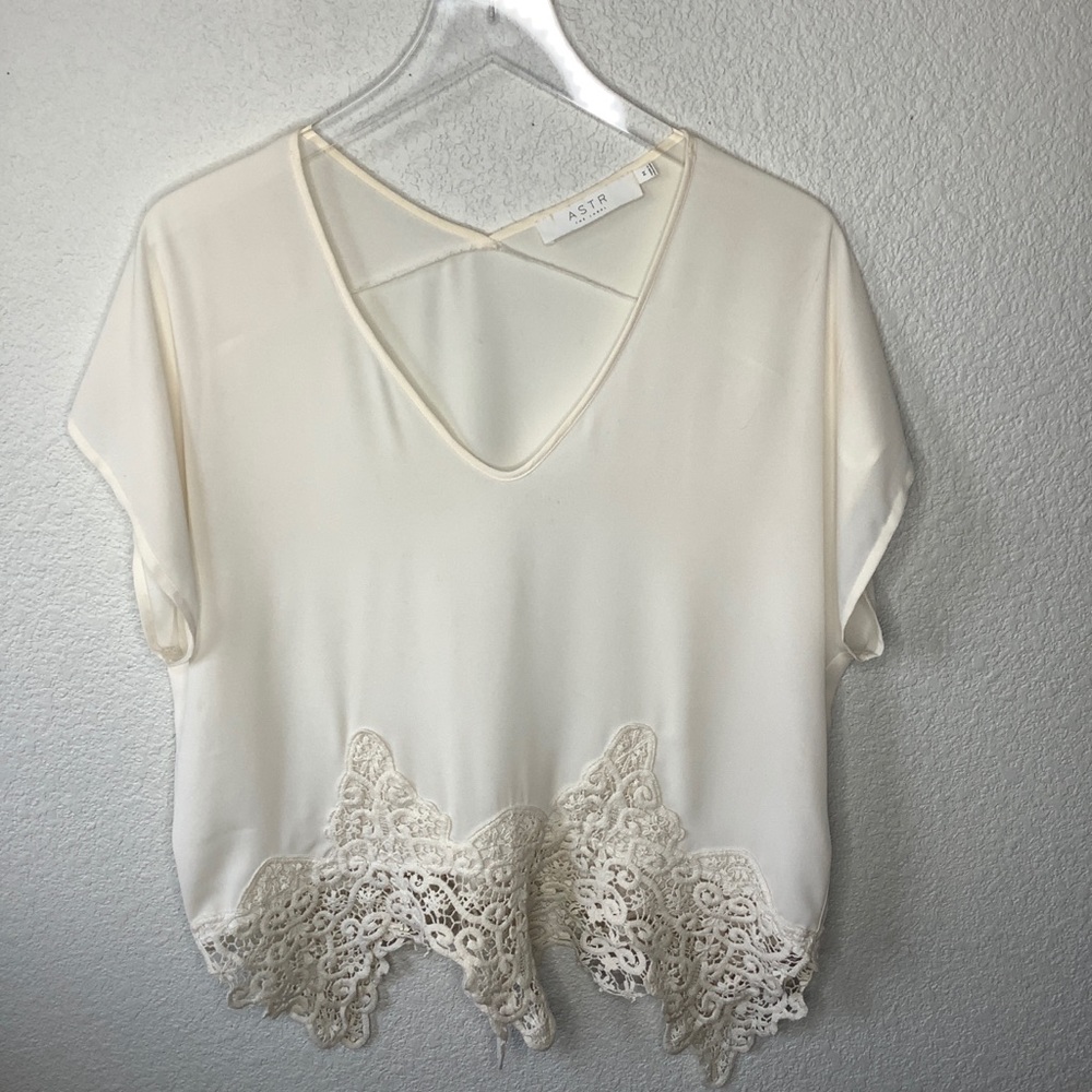 ASTR Sheer Cream V neck with Lace Hem Size Med